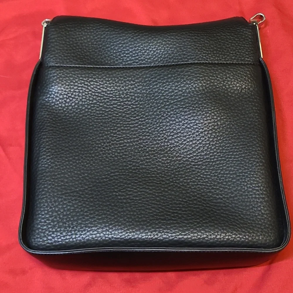 Calvin Klein Fay Large Crossbody Bag In Black Leather - Picture 4 of 9